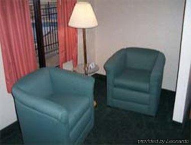 Days Inn By Wyndham Moulton Room photo